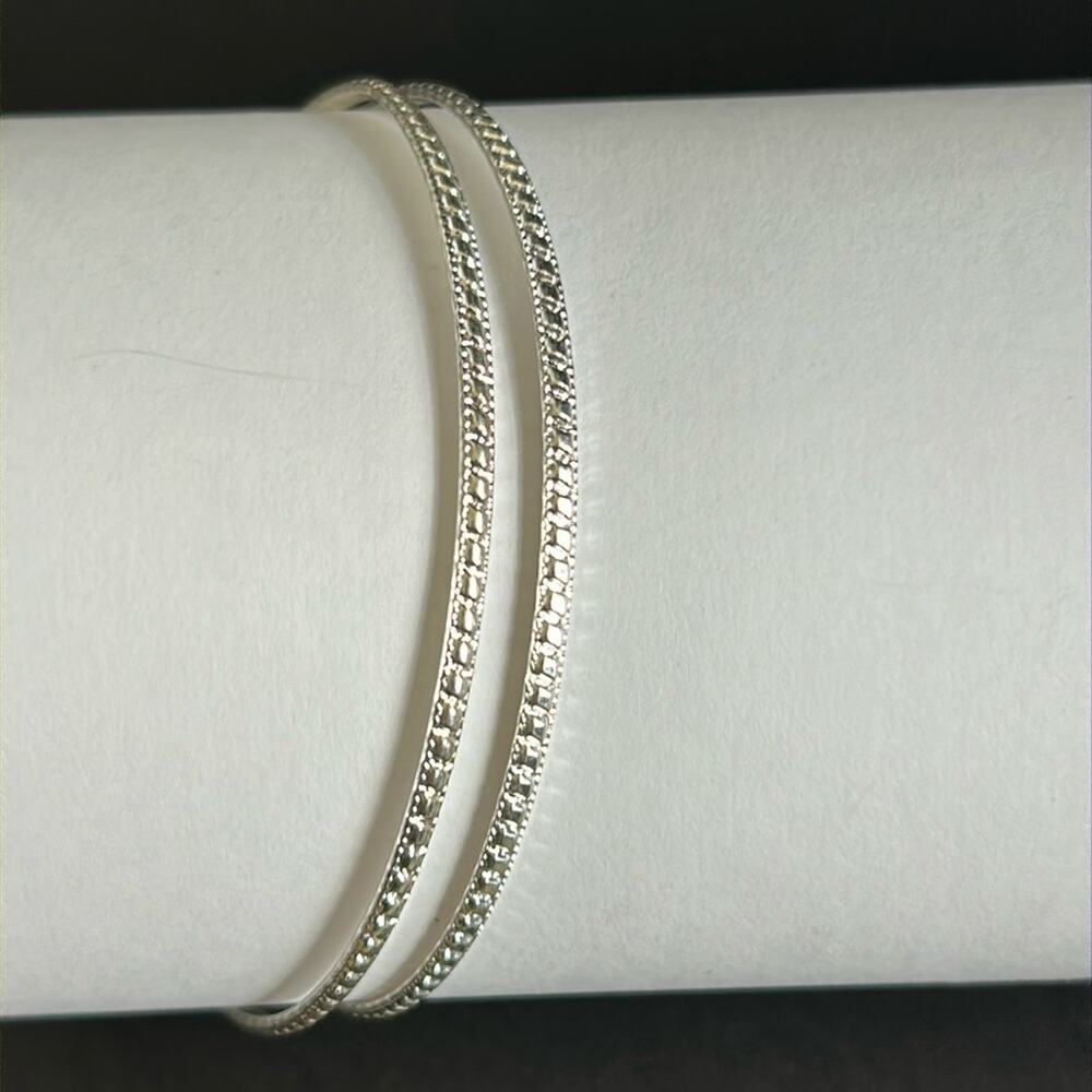 Set of 2 women’s vintage dainty victorian patterned silver‎ bangle bracelets
